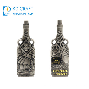 Moneda de desafío pirata de recuerdo conmemorativo de chapado antiguo con logotipo 3D de metal en forma de botella personalizada barata a granel de alta calidad